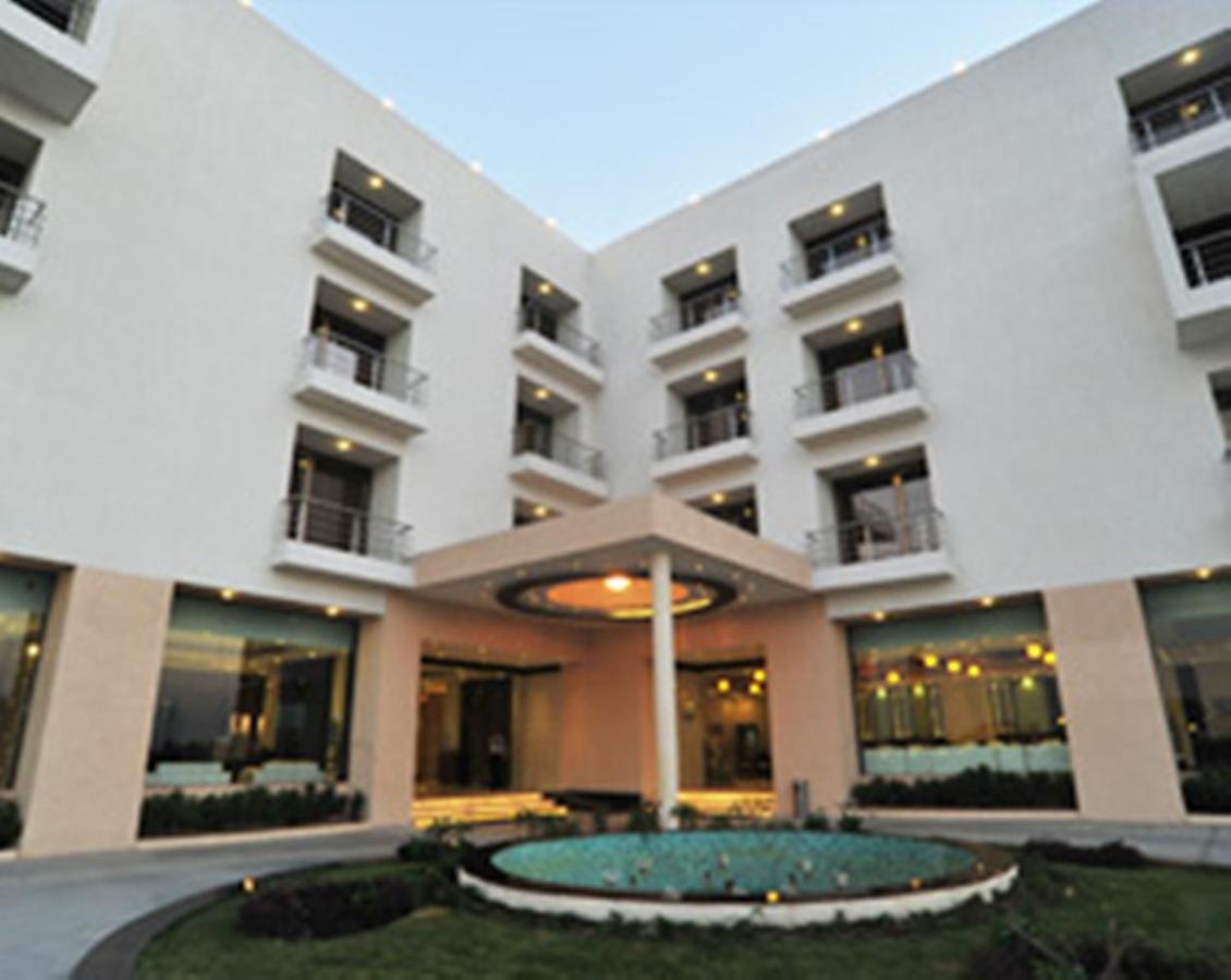 Hotel Krsna Lila By The Blues à Sānand Extérieur photo
